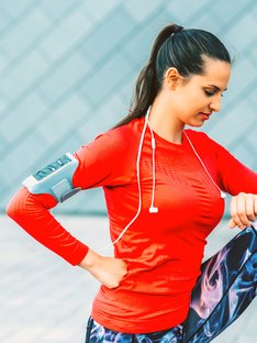 Women resting during her HIIT workout